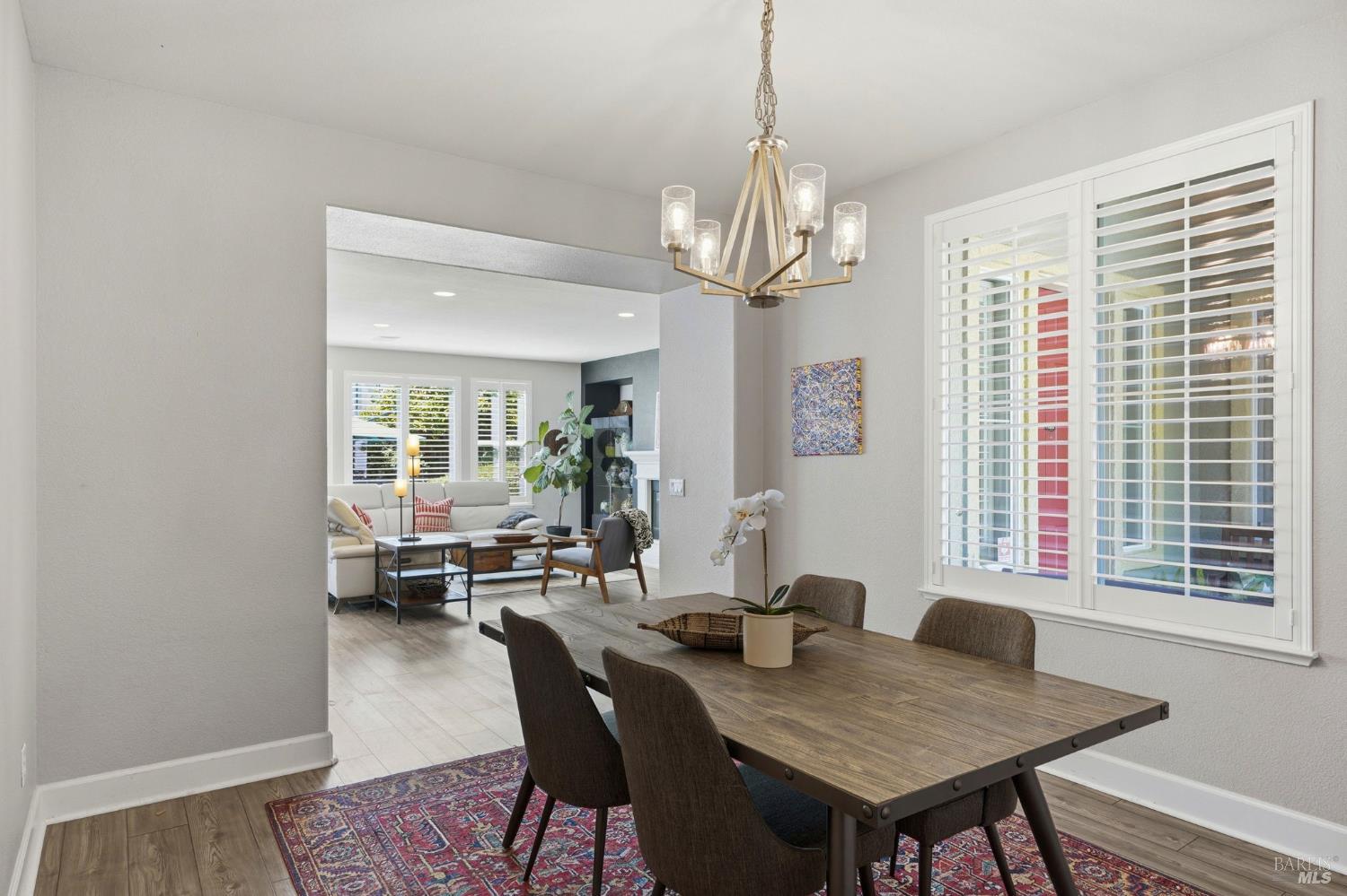 Detail Gallery Image 14 of 48 For 925 Pinot Noir Way, Windsor,  CA 95492 - 4 Beds | 3 Baths