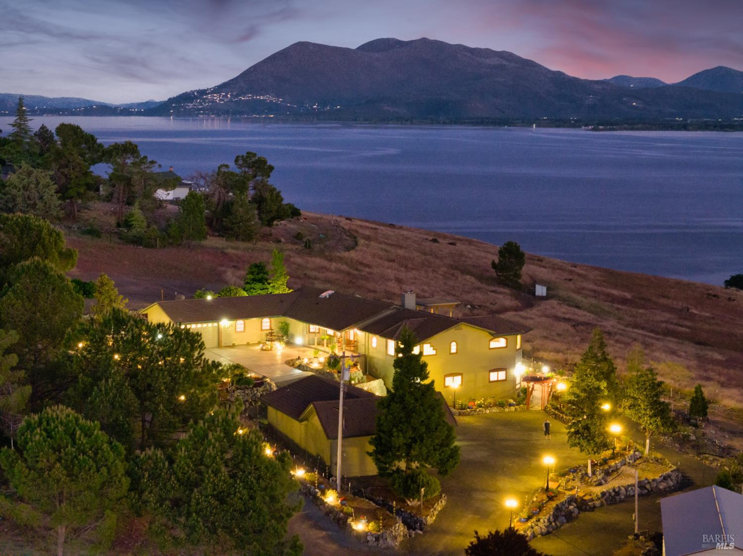 Detail Gallery Image 16 of 99 For 425 Lake Vista Dr, Lakeport,  CA 95453 - 3 Beds | 3/2 Baths