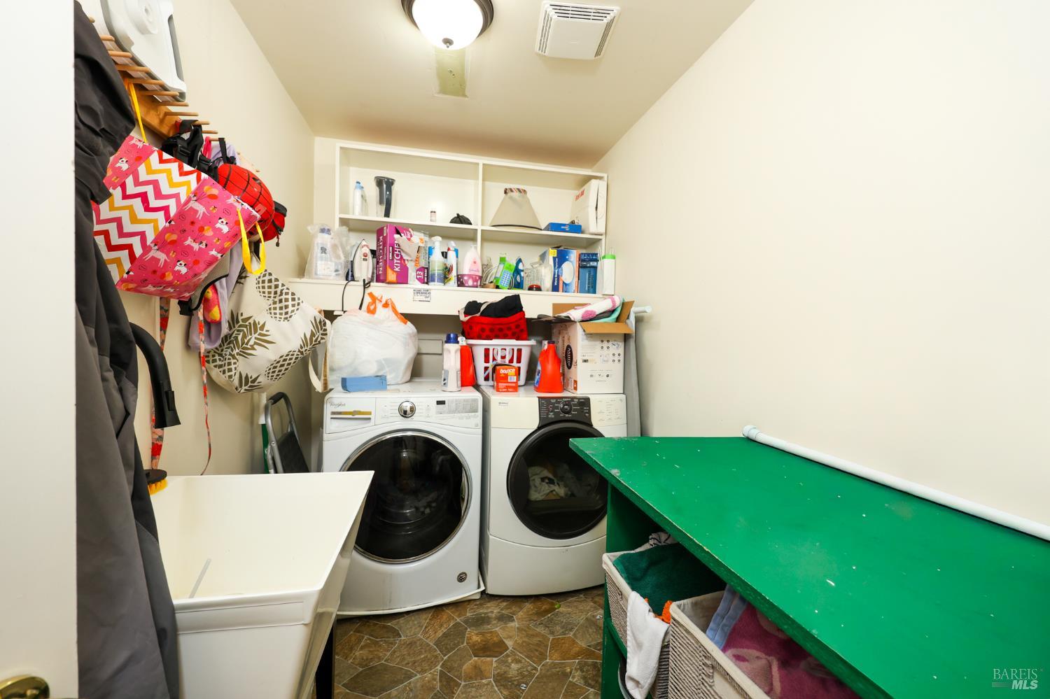 Detail Gallery Image 19 of 28 For 11 Green Point Ln, Novato,  CA 94945 - 5 Beds | 3 Baths