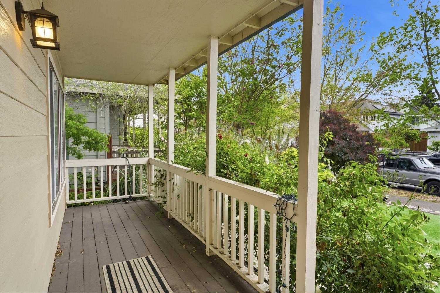 Detail Gallery Image 5 of 24 For 1731 Walnut Creek Dr, Santa Rosa,  CA 95403 - 4 Beds | 2/1 Baths