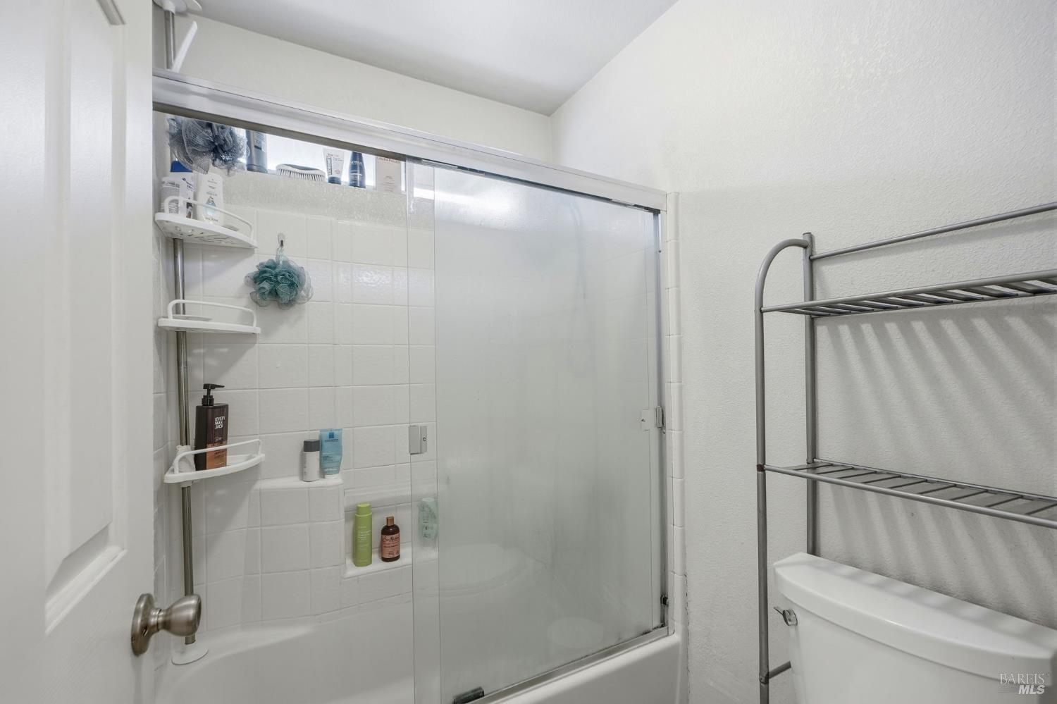 Detail Gallery Image 19 of 24 For 1731 Walnut Creek Dr, Santa Rosa,  CA 95403 - 4 Beds | 2/1 Baths