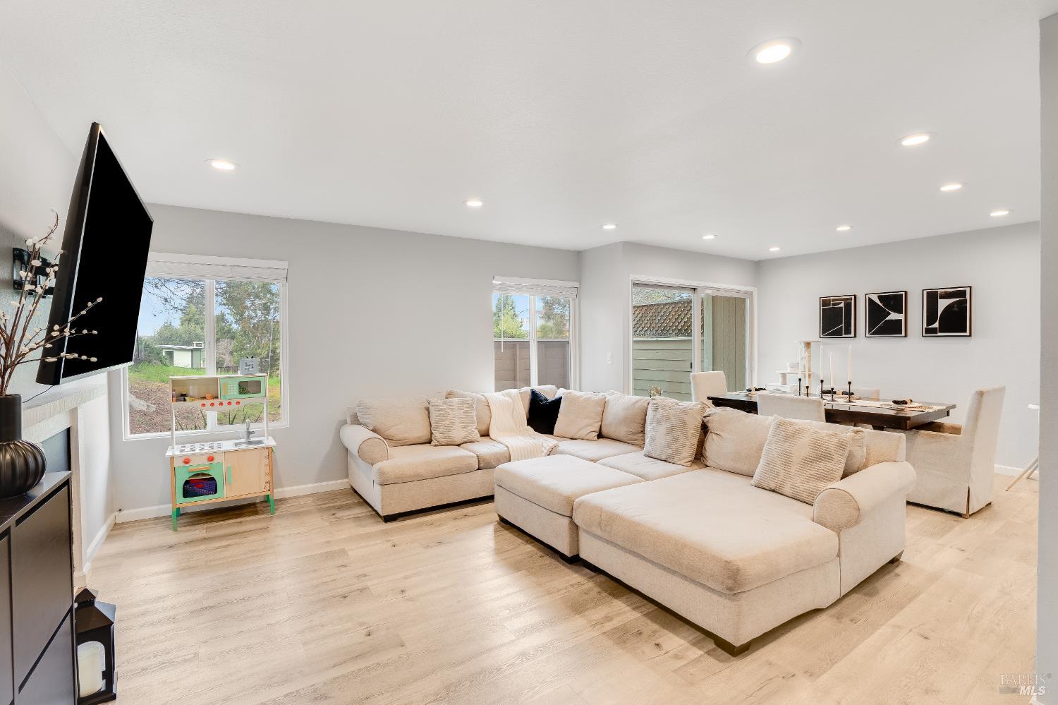 Detail Gallery Image 2 of 18 For 211 Apollo Unkn #5,  Hercules,  CA 94547 - 3 Beds | 2/1 Baths