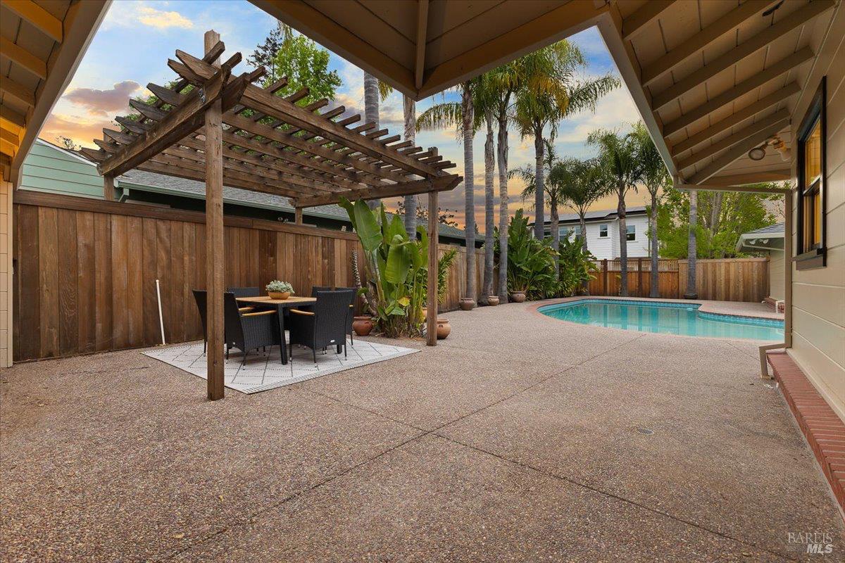 Detail Gallery Image 48 of 62 For 205 Alderbrook Dr, Santa Rosa,  CA 95405 - 3 Beds | 3 Baths