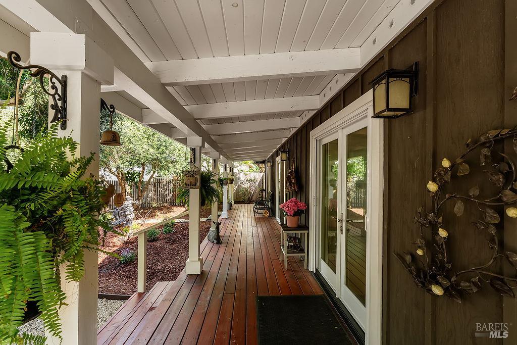 Detail Gallery Image 4 of 38 For 779 Joni Ct, Windsor,  CA 95492 - 4 Beds | 3 Baths