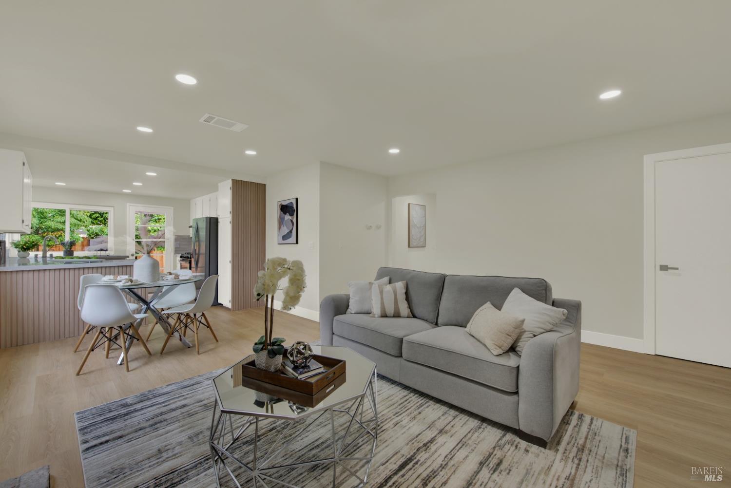 Detail Gallery Image 13 of 64 For 413 Violet Ct, Fairfield,  CA 94533 - 4 Beds | 2 Baths