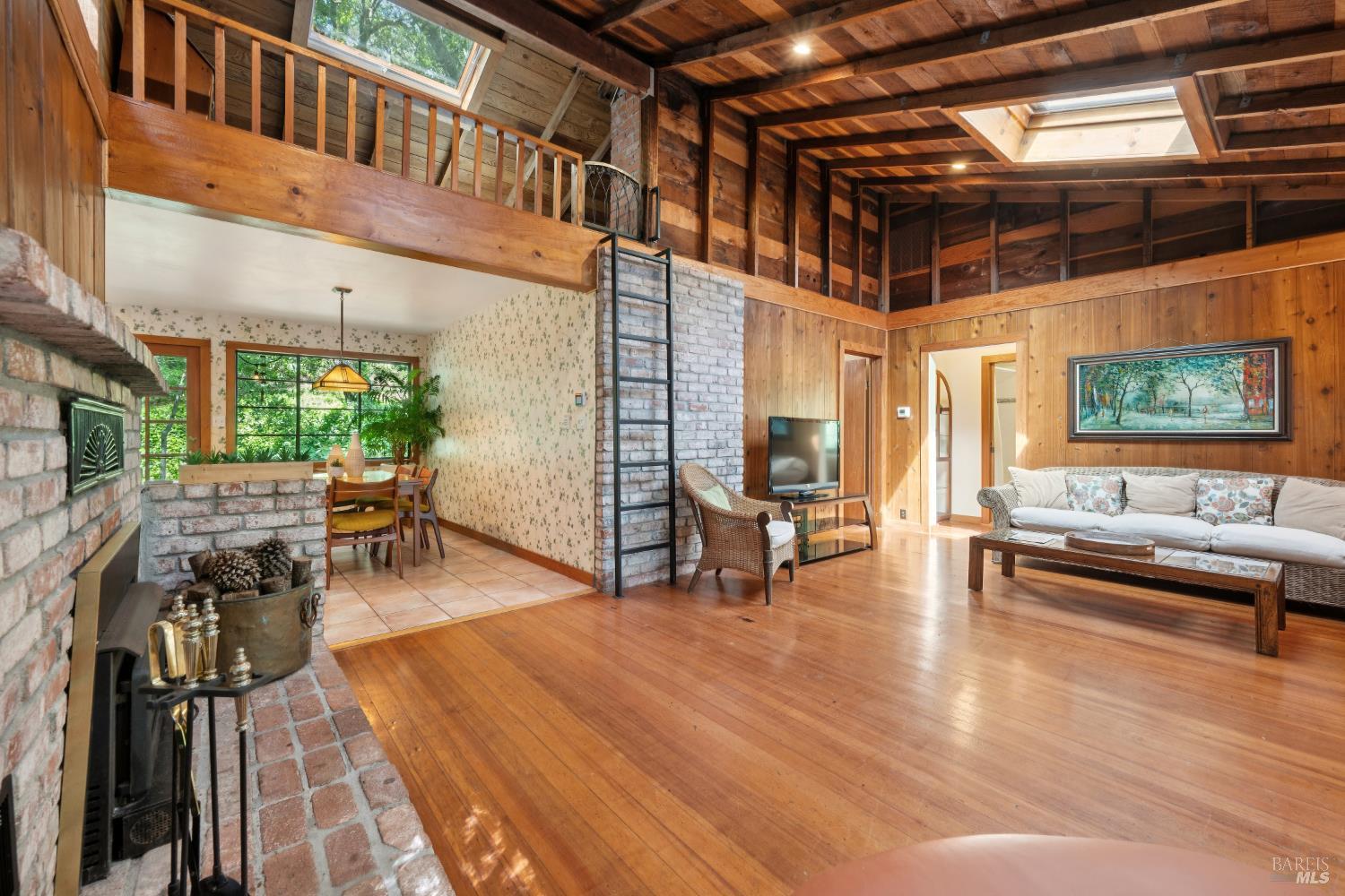 Detail Gallery Image 9 of 51 For 1311 W Dry Creek Rd, Healdsburg,  CA 95448 - 2 Beds | 1/1 Baths