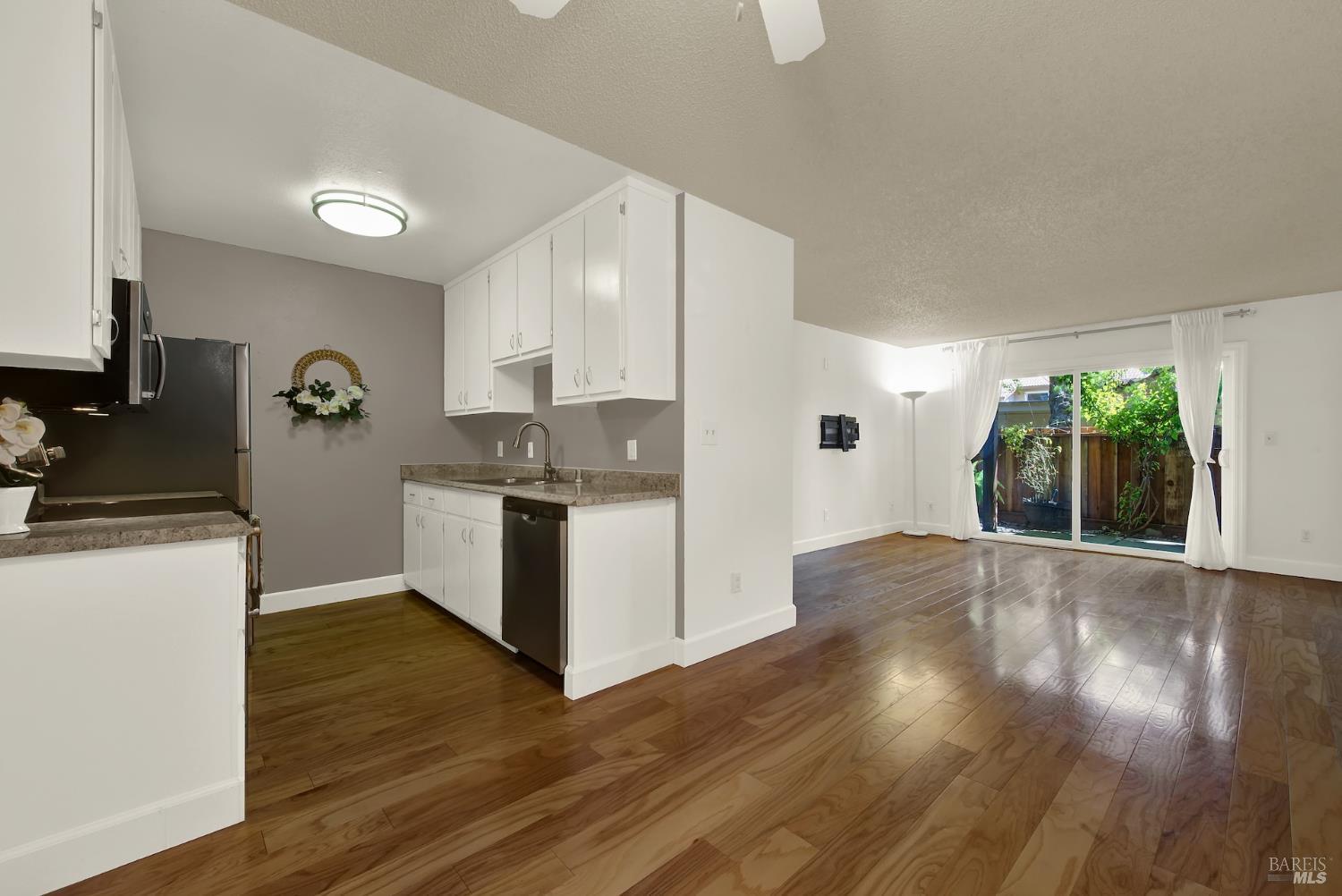 Detail Gallery Image 15 of 48 For 548 Arcadia Dr, Vacaville,  CA 95687 - 2 Beds | 1 Baths