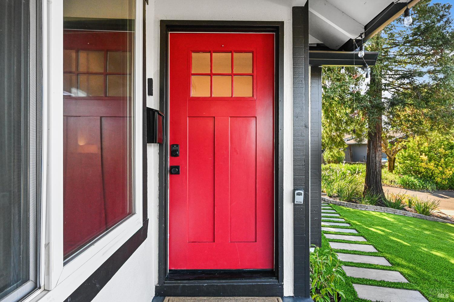 Detail Gallery Image 2 of 45 For 855 Garden Ct, Petaluma,  CA 94954 - 4 Beds | 2 Baths