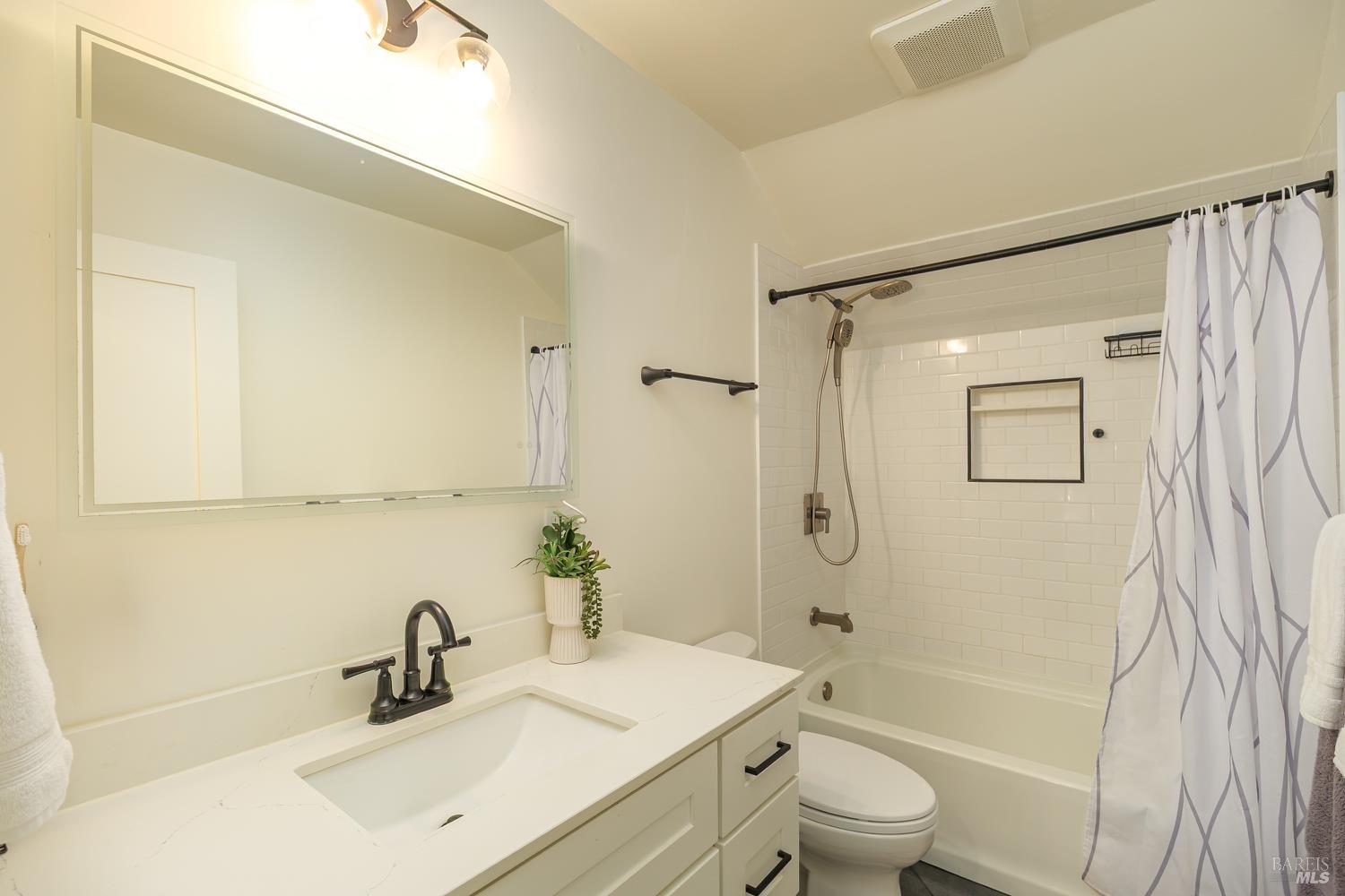 Detail Gallery Image 33 of 45 For 855 Garden Ct, Petaluma,  CA 94954 - 4 Beds | 2 Baths