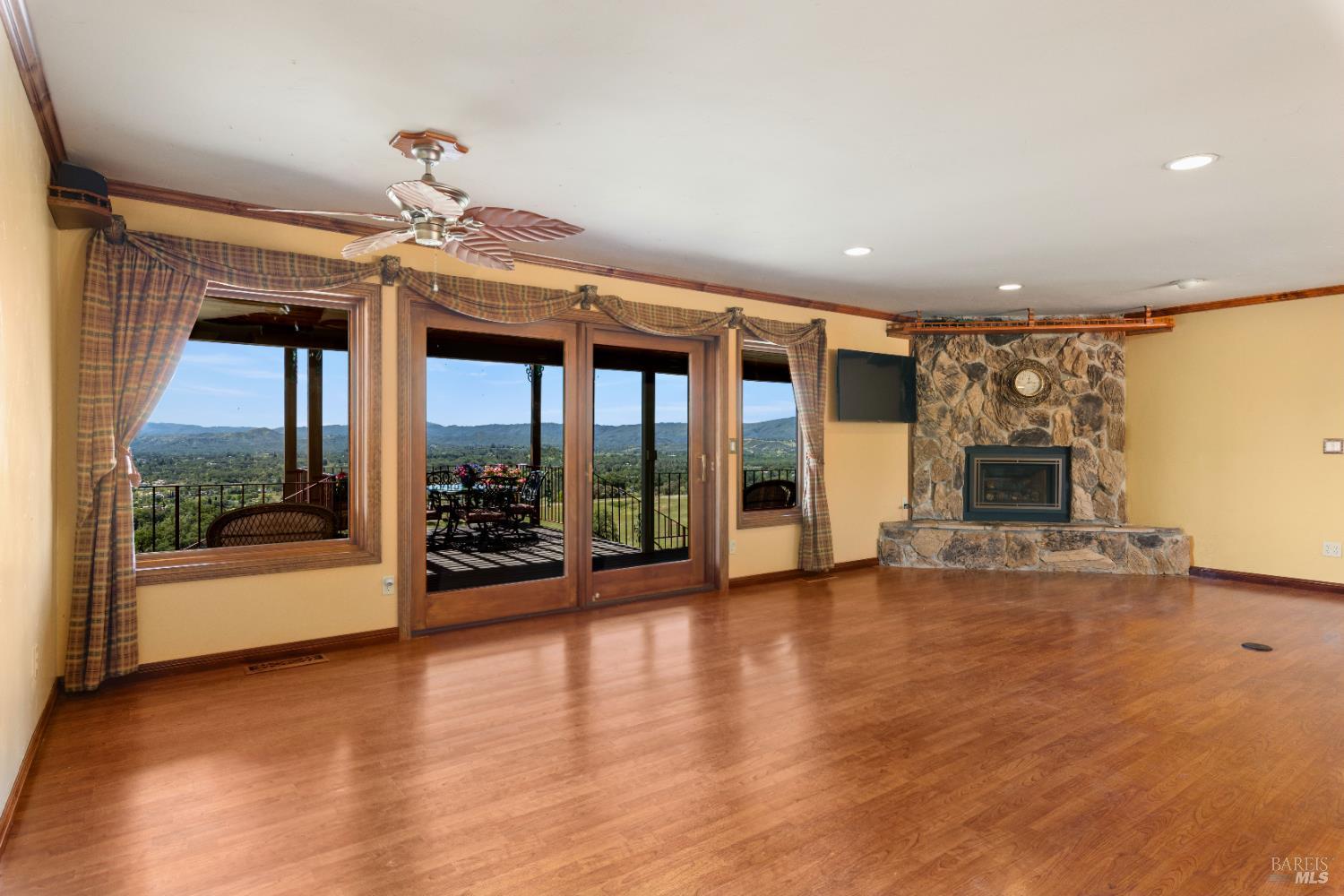 Detail Gallery Image 20 of 99 For 425 Lake Vista Dr, Lakeport,  CA 95453 - 3 Beds | 3/2 Baths