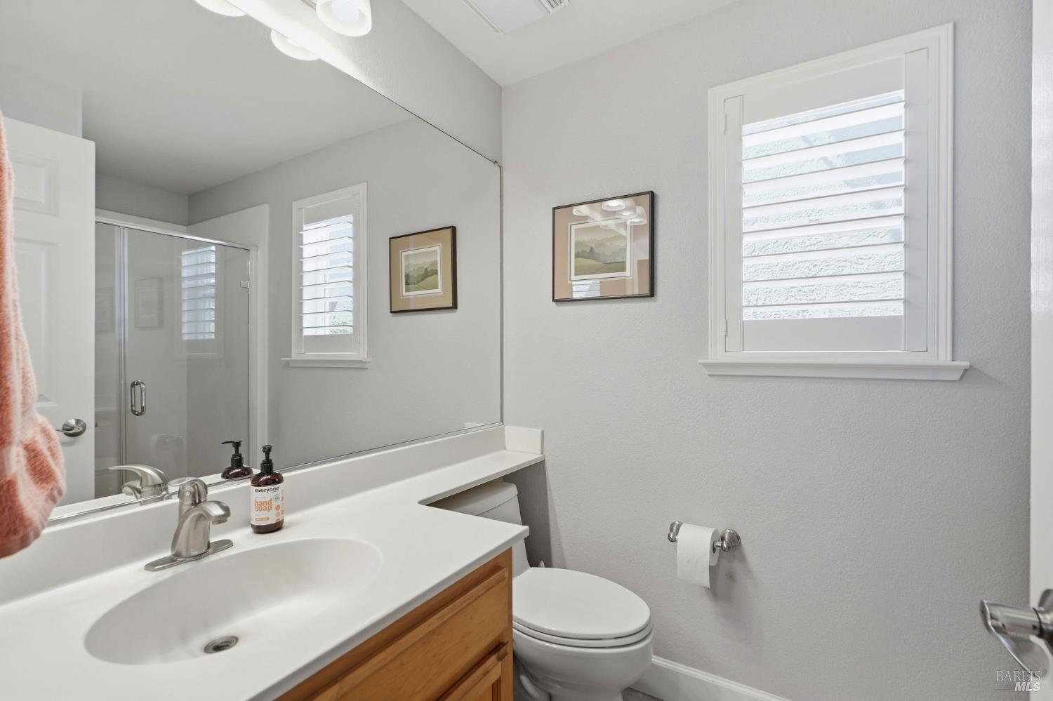 Detail Gallery Image 20 of 48 For 925 Pinot Noir Way, Windsor,  CA 95492 - 4 Beds | 3 Baths