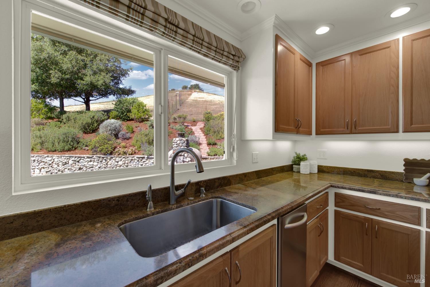 Detail Gallery Image 17 of 59 For 1064 Stonebridge Dr, Napa,  CA 94558 - 3 Beds | 2/1 Baths