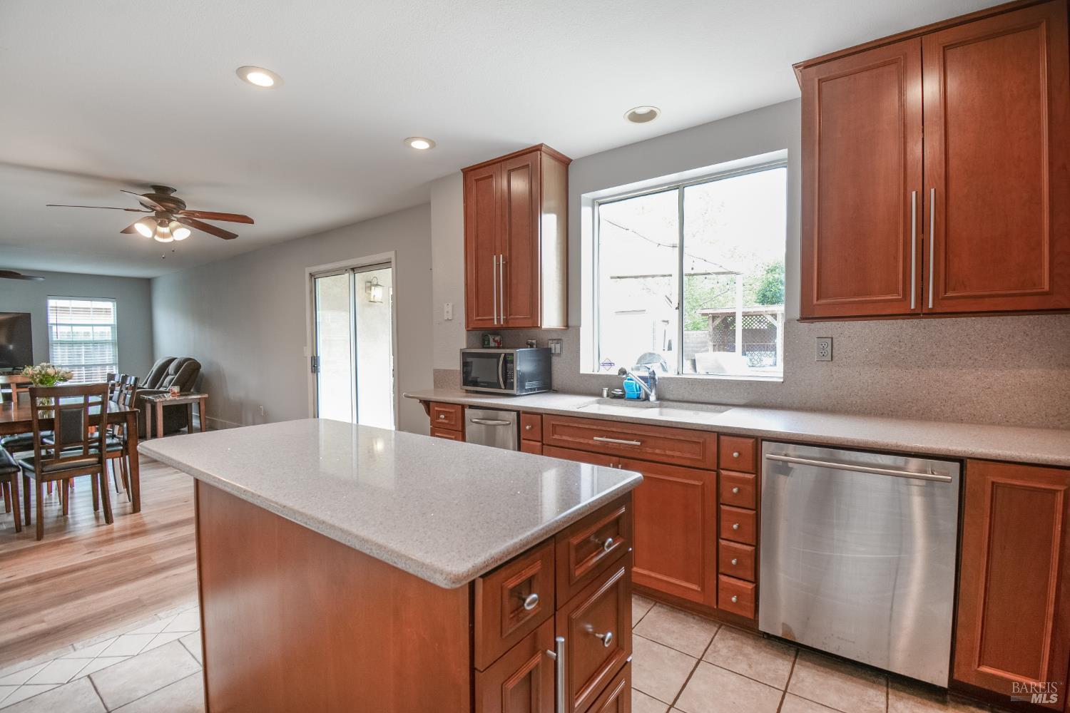 Detail Gallery Image 17 of 53 For 640 Ferguson Ct, Dixon,  CA 95620 - 4 Beds | 3/1 Baths