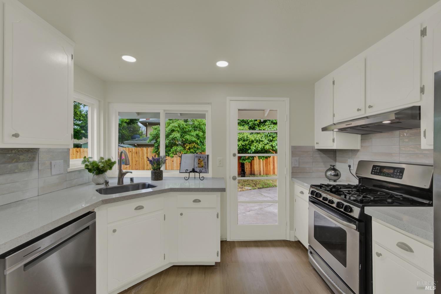 Detail Gallery Image 21 of 64 For 413 Violet Ct, Fairfield,  CA 94533 - 4 Beds | 2 Baths