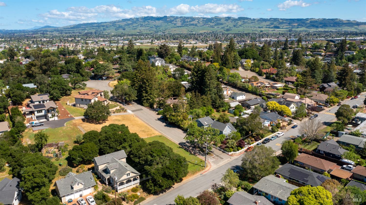 Detail Gallery Image 9 of 18 For 156 Grant Ct, Petaluma,  CA 94952 - – Beds | – Baths