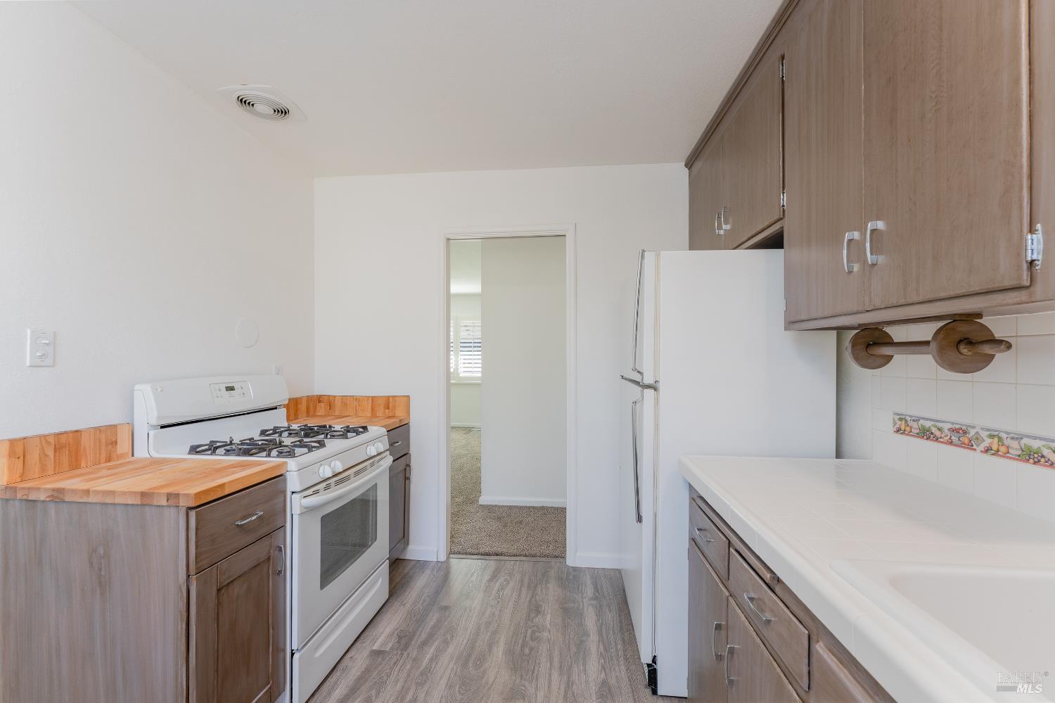 Detail Gallery Image 7 of 16 For 1803 S Dora St, Ukiah,  CA 95482 - 3 Beds | 1 Baths