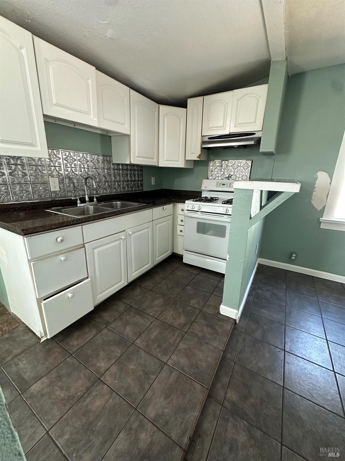 Detail Gallery Image 6 of 8 For 1815 Ohio St, Vallejo,  CA 94590 - 3 Beds | 2 Baths