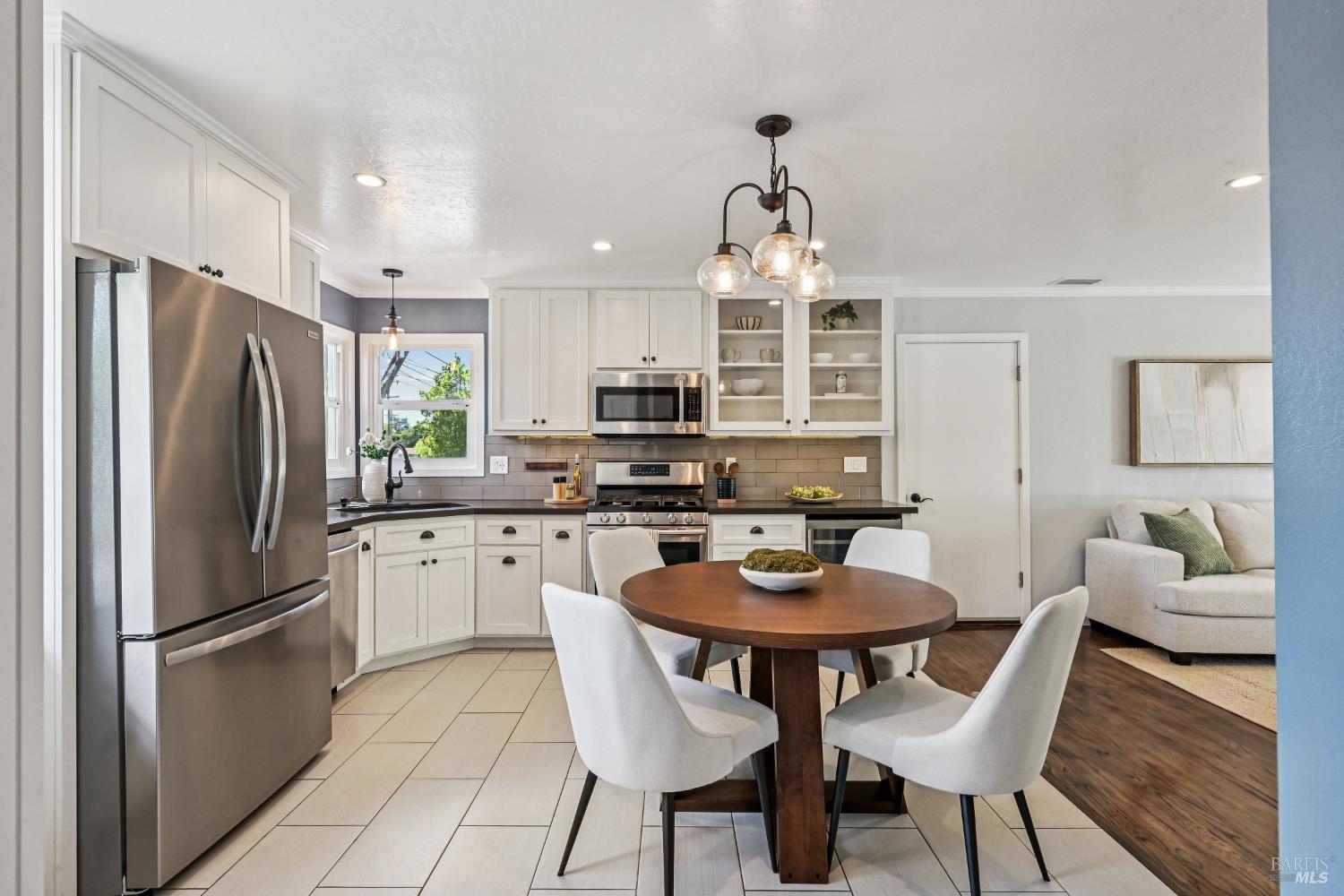 Detail Gallery Image 6 of 41 For 3045 Spring Creek Dr, Santa Rosa,  CA 95405 - 3 Beds | 1 Baths