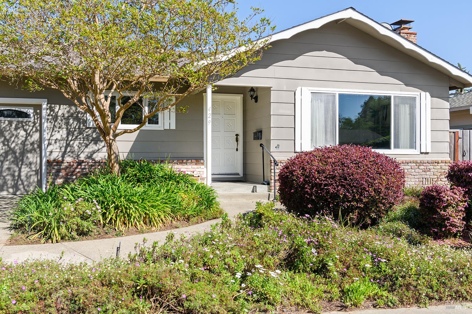 Detail Gallery Image 3 of 31 For 429 Eileen Dr, Sebastopol,  CA 95472 - 3 Beds | 2 Baths