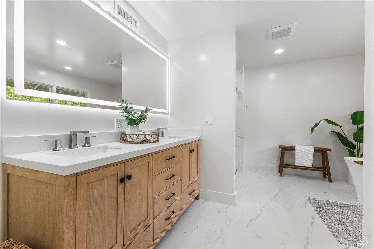 Detail Gallery Image 26 of 62 For 205 Alderbrook Dr, Santa Rosa,  CA 95405 - 3 Beds | 3 Baths