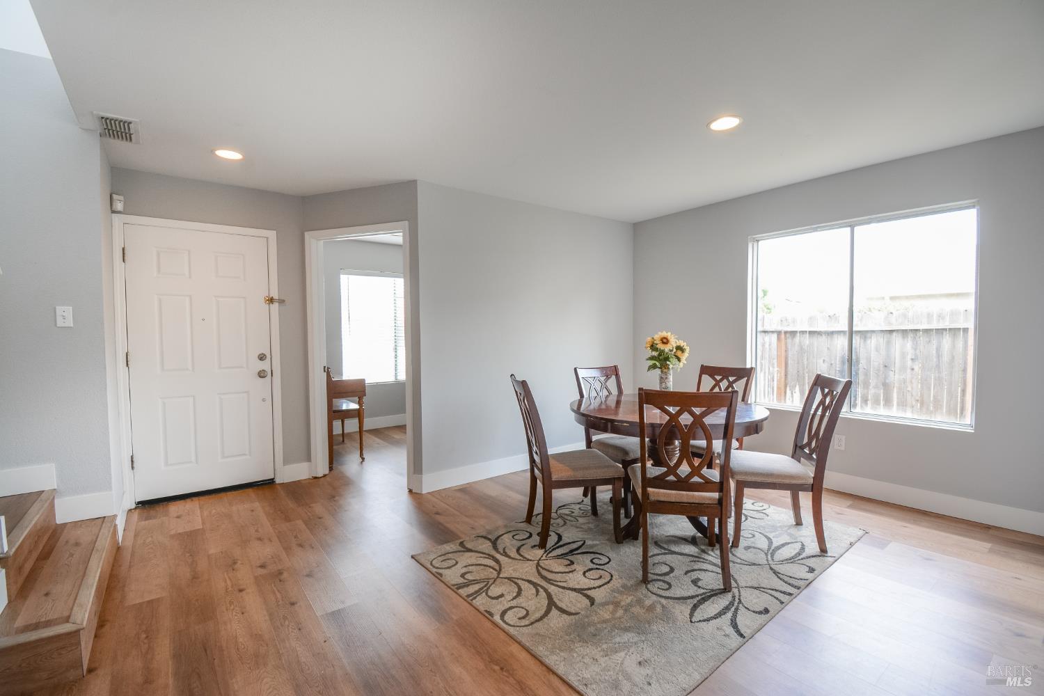 Detail Gallery Image 5 of 53 For 640 Ferguson Ct, Dixon,  CA 95620 - 4 Beds | 3/1 Baths