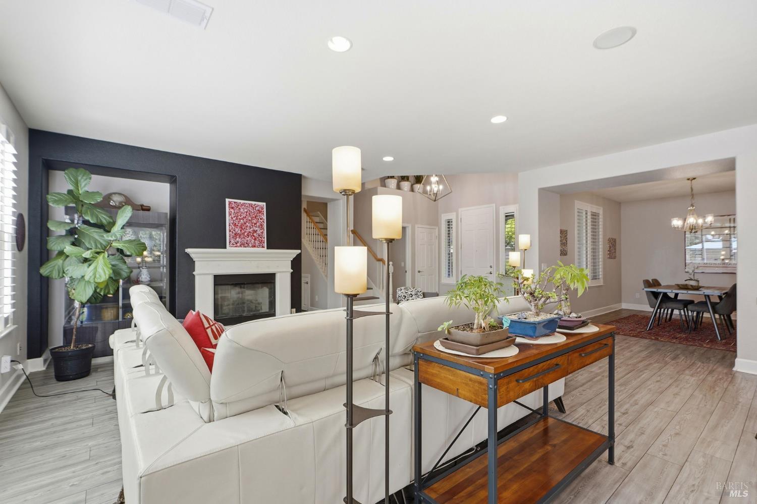 Detail Gallery Image 9 of 48 For 925 Pinot Noir Way, Windsor,  CA 95492 - 4 Beds | 3 Baths