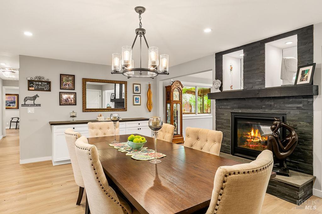 Detail Gallery Image 14 of 38 For 779 Joni Ct, Windsor,  CA 95492 - 4 Beds | 3 Baths