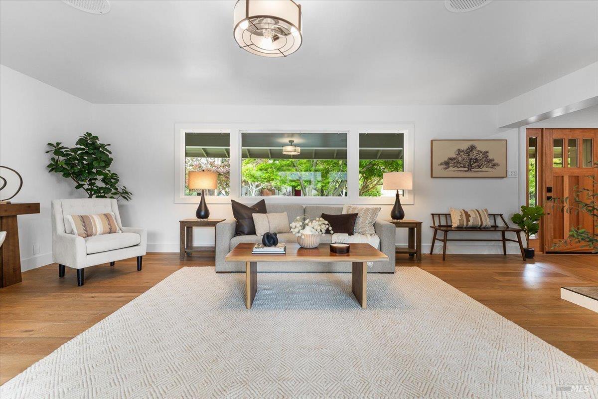 Detail Gallery Image 10 of 62 For 205 Alderbrook Dr, Santa Rosa,  CA 95405 - 3 Beds | 3 Baths