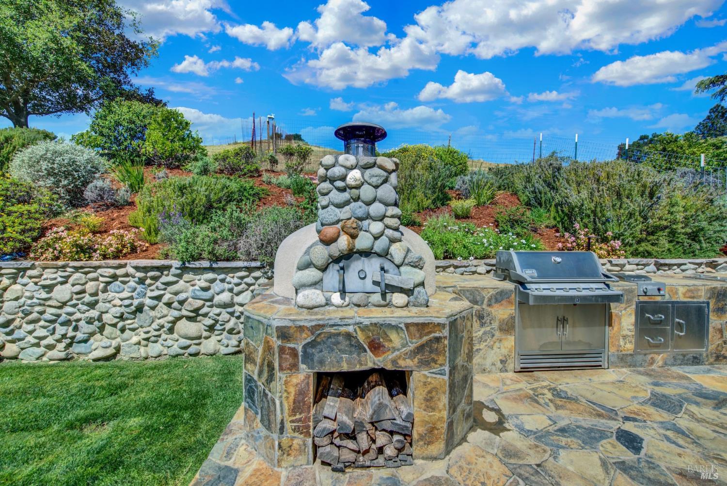 Detail Gallery Image 45 of 59 For 1064 Stonebridge Dr, Napa,  CA 94558 - 3 Beds | 2/1 Baths