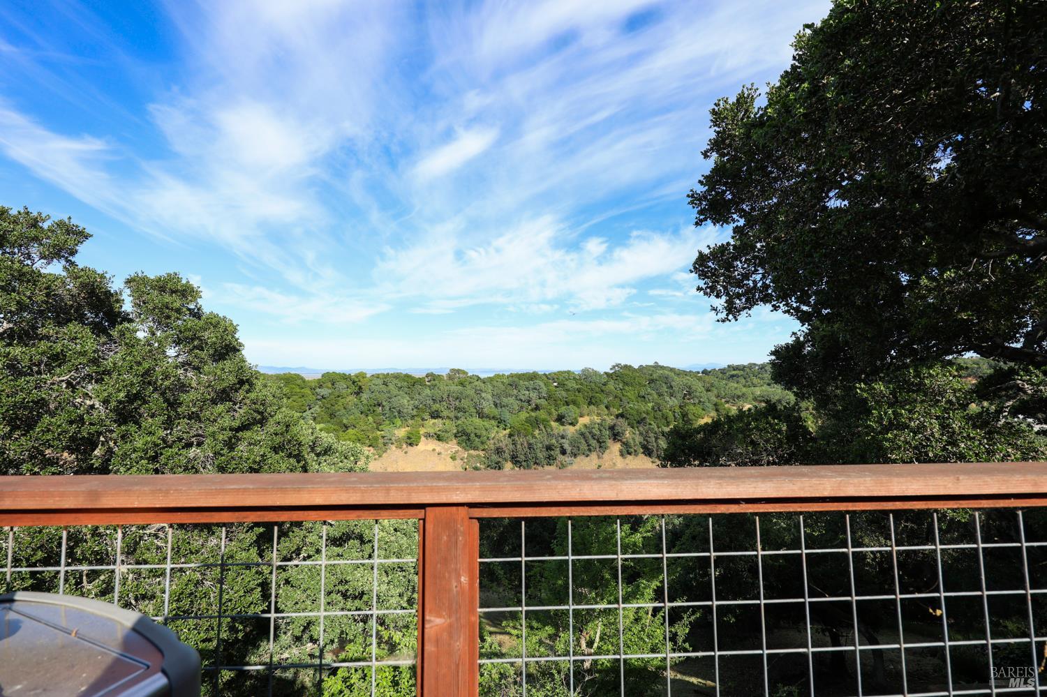 Detail Gallery Image 6 of 28 For 11 Green Point Ln, Novato,  CA 94945 - 5 Beds | 3 Baths