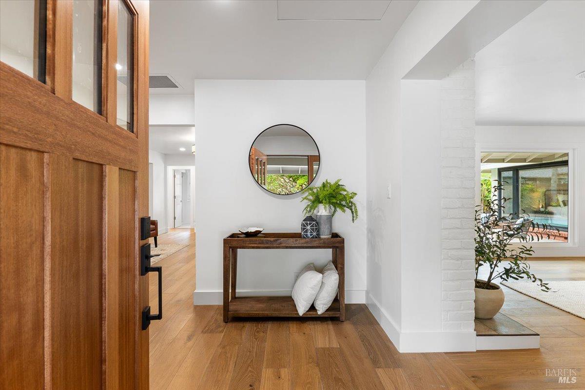 Detail Gallery Image 4 of 62 For 205 Alderbrook Dr, Santa Rosa,  CA 95405 - 3 Beds | 3 Baths