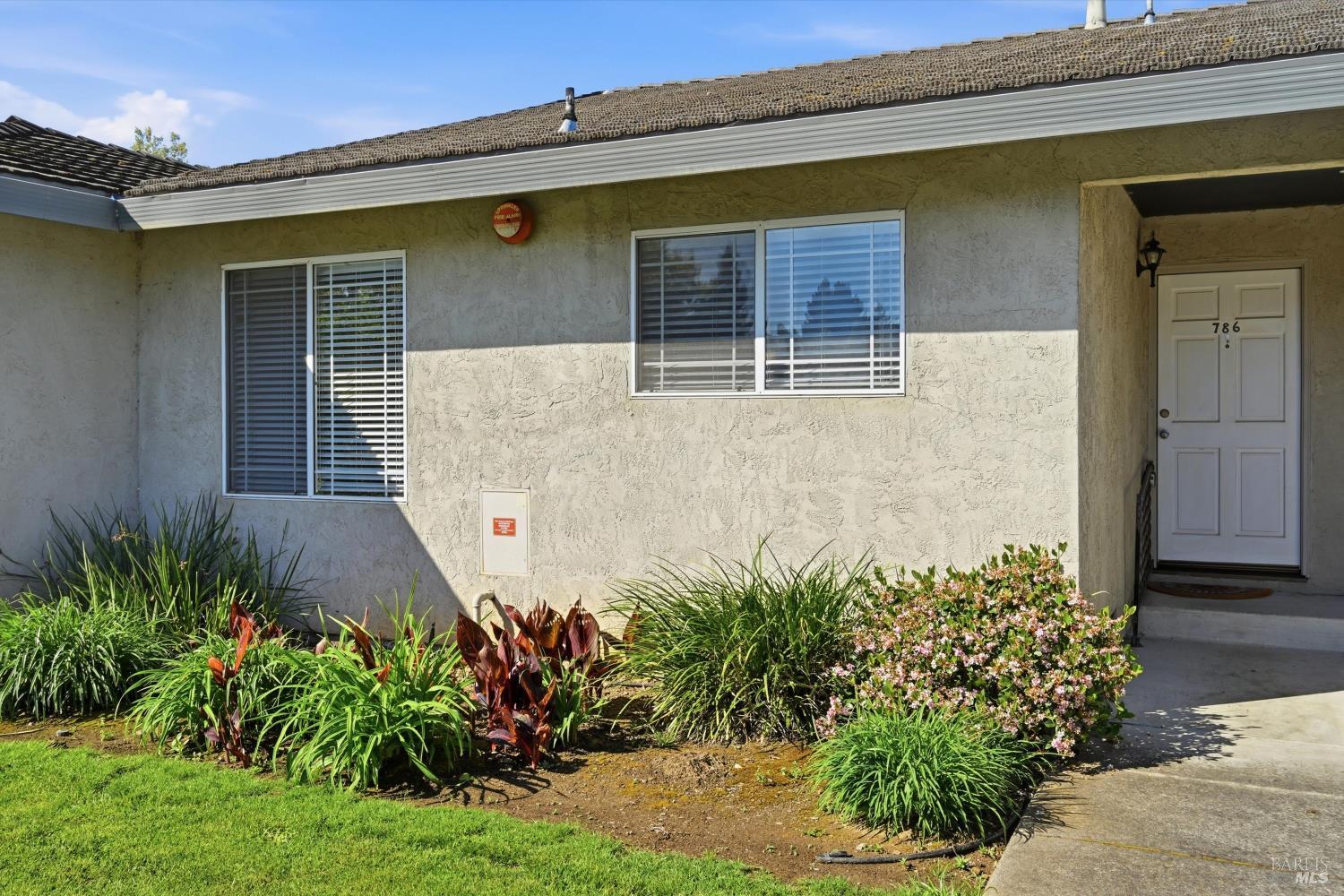 Detail Gallery Image 23 of 26 For 786 William Ct, Napa,  CA 94558 - 2 Beds | 2 Baths