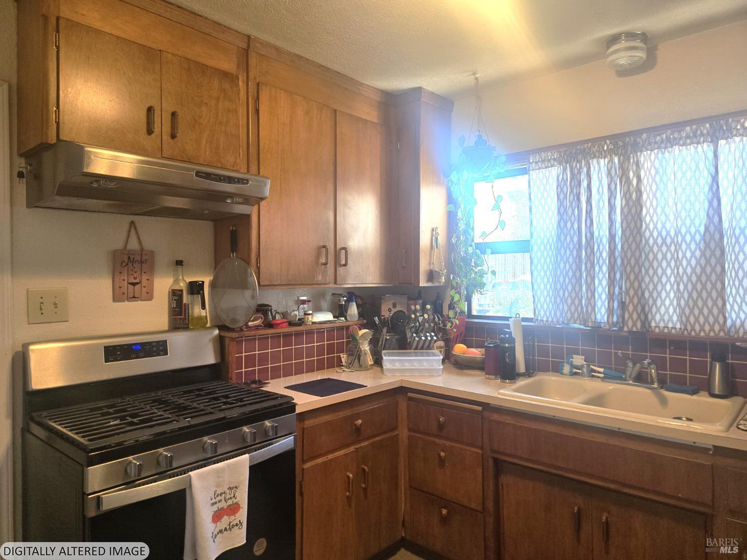 Detail Gallery Image 6 of 12 For 930 Georgia St, Santa Rosa,  CA 95404 - 2 Beds | 1 Baths