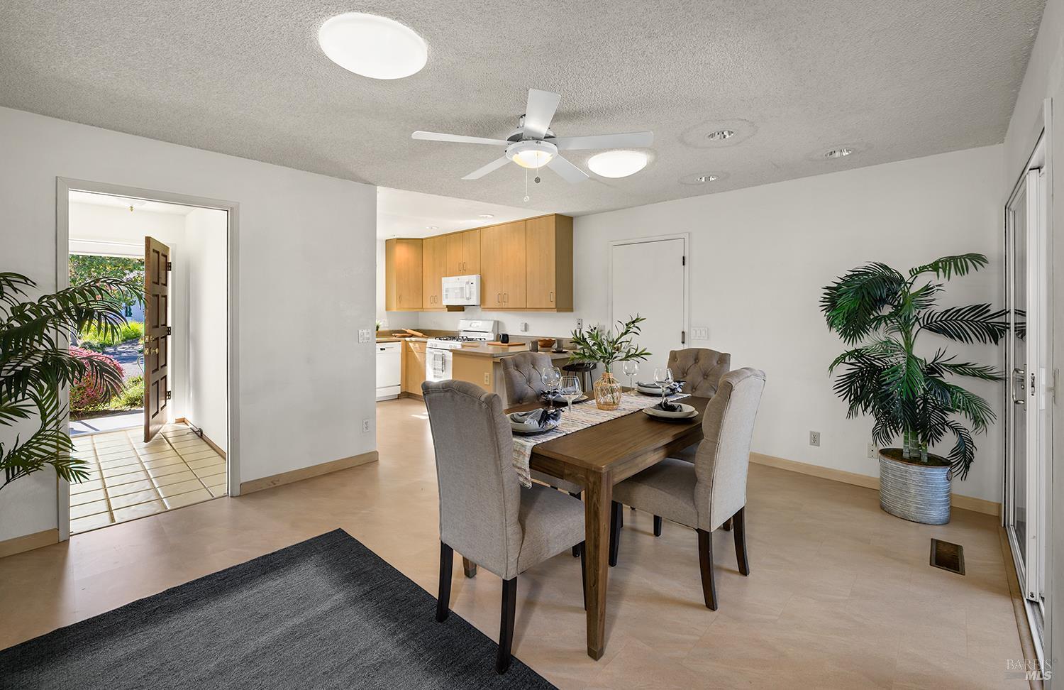 Detail Gallery Image 9 of 31 For 429 Eileen Dr, Sebastopol,  CA 95472 - 3 Beds | 2 Baths