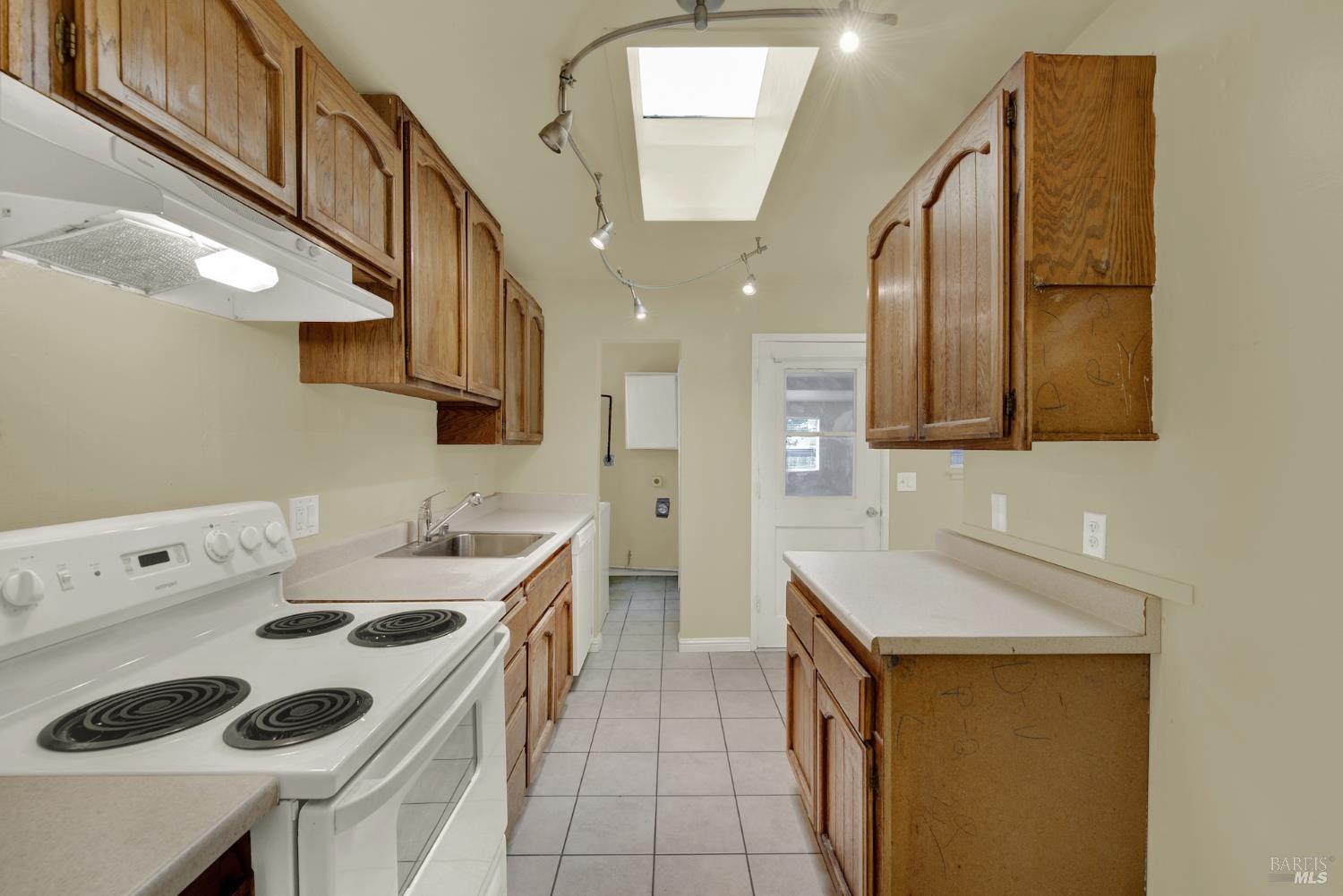 Detail Gallery Image 3 of 69 For 499 Apple Tree Ln, Fairfield,  CA 94533 - 3 Beds | 1 Baths