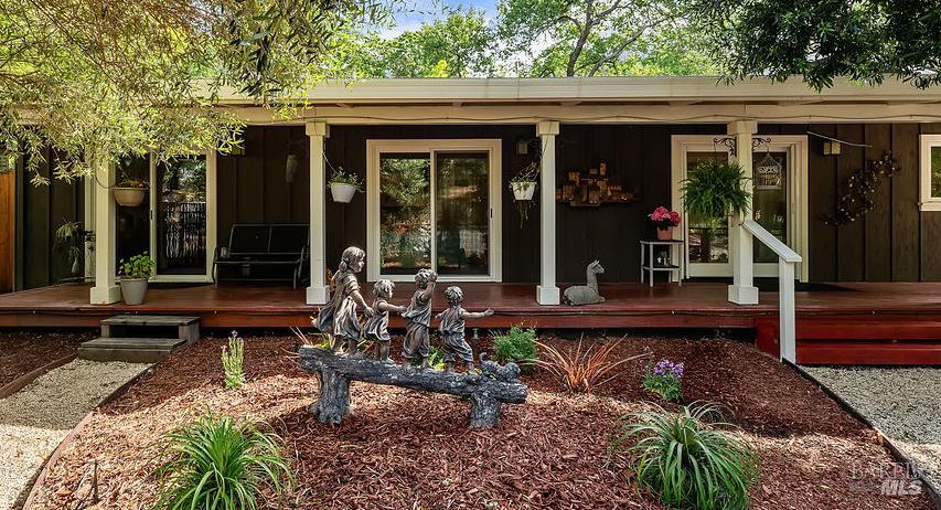 Detail Gallery Image 2 of 38 For 779 Joni Ct, Windsor,  CA 95492 - 4 Beds | 3 Baths