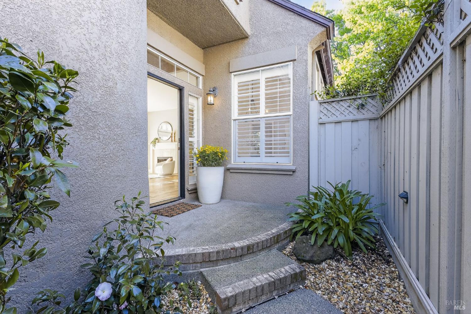 Detail Gallery Image 3 of 28 For 10 Makena Ct, Petaluma,  CA 94954 - 4 Beds | 3 Baths