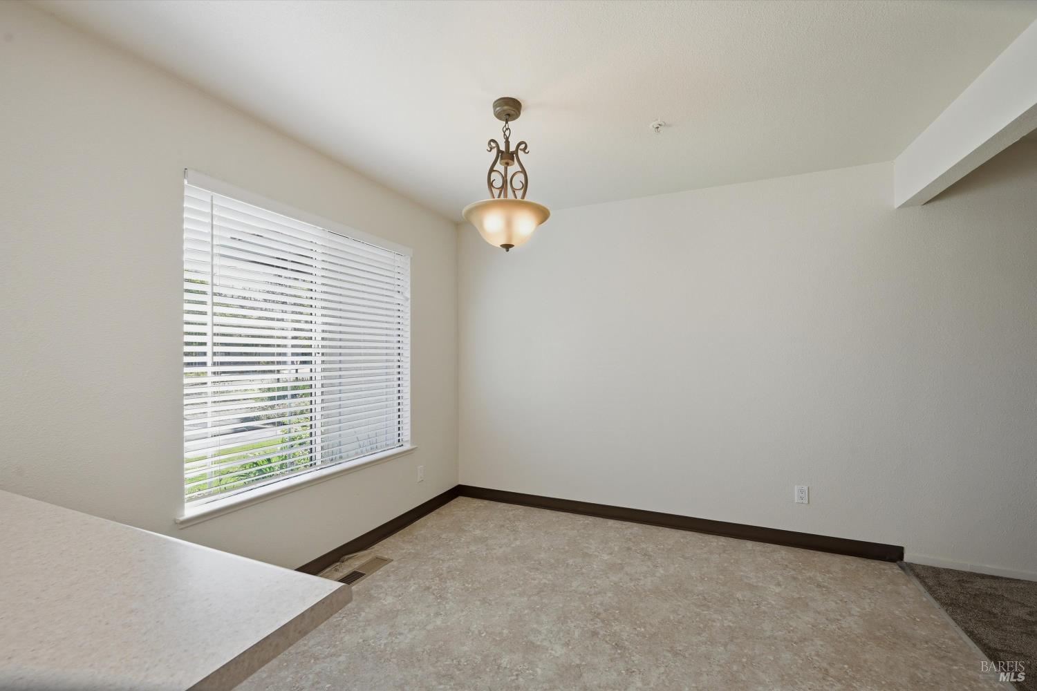Detail Gallery Image 7 of 26 For 786 William Ct, Napa,  CA 94558 - 2 Beds | 2 Baths