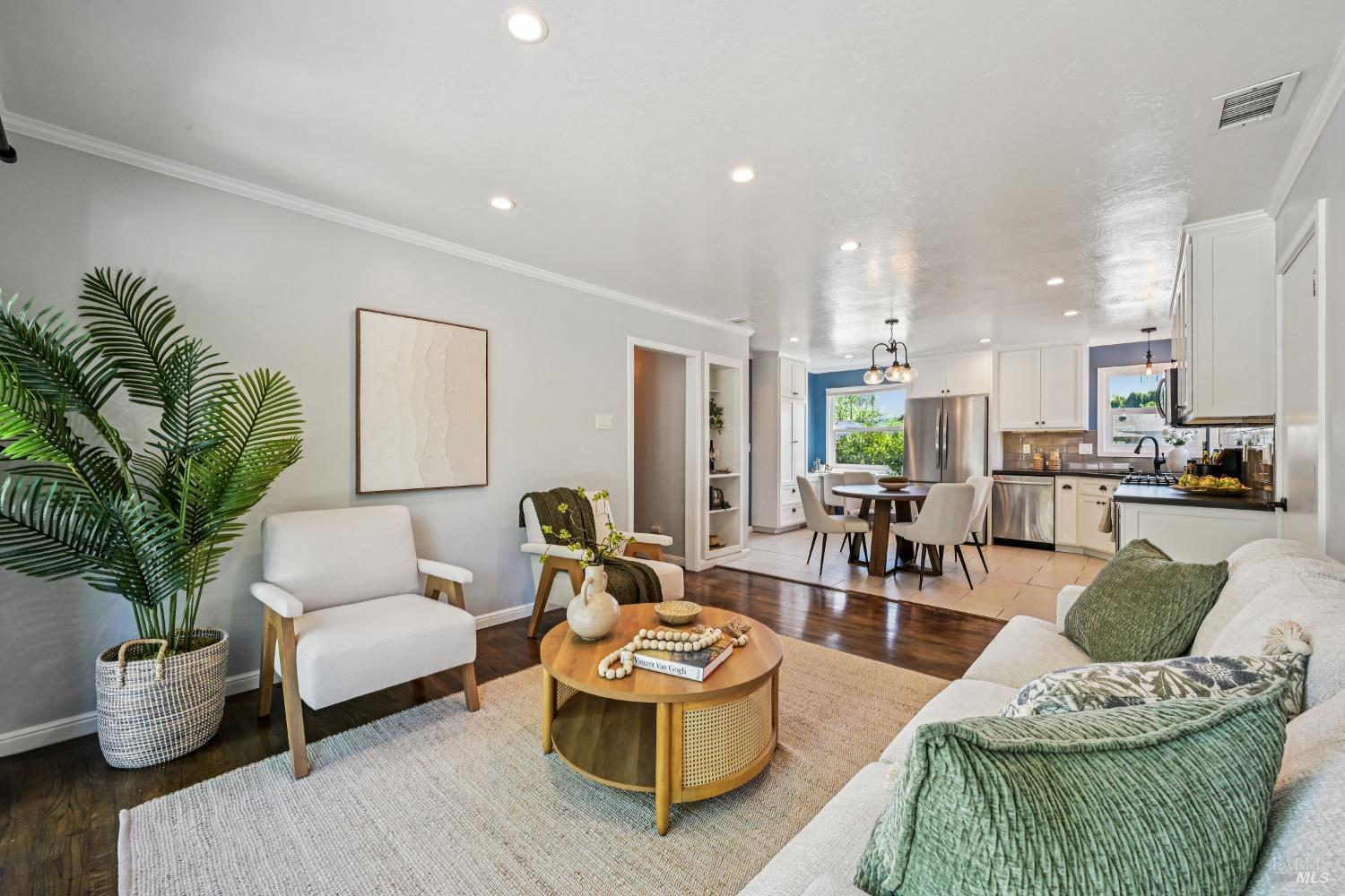 Detail Gallery Image 12 of 41 For 3045 Spring Creek Dr, Santa Rosa,  CA 95405 - 3 Beds | 1 Baths