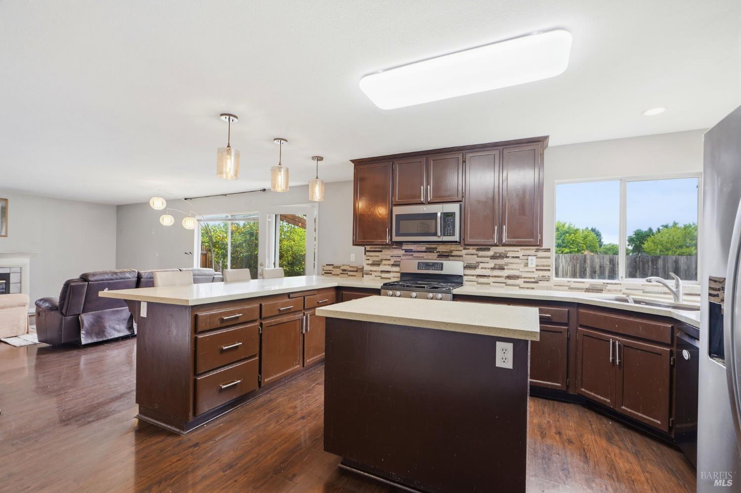 Detail Gallery Image 10 of 24 For 1731 Walnut Creek Dr, Santa Rosa,  CA 95403 - 4 Beds | 2/1 Baths