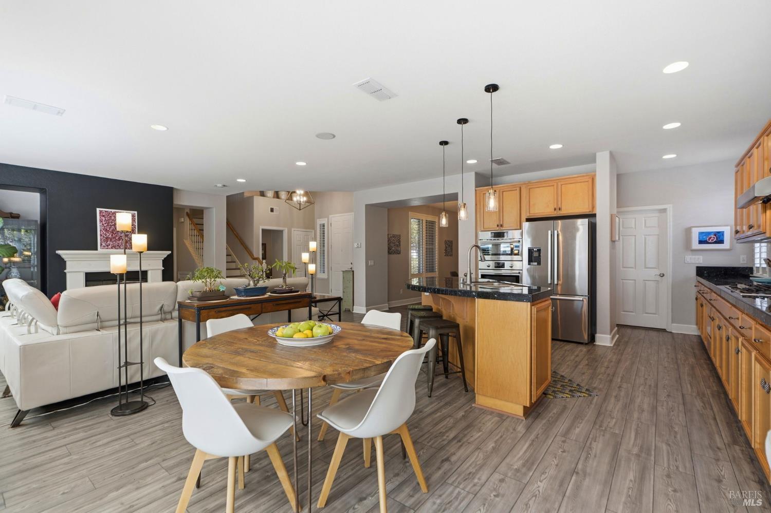 Detail Gallery Image 13 of 48 For 925 Pinot Noir Way, Windsor,  CA 95492 - 4 Beds | 3 Baths