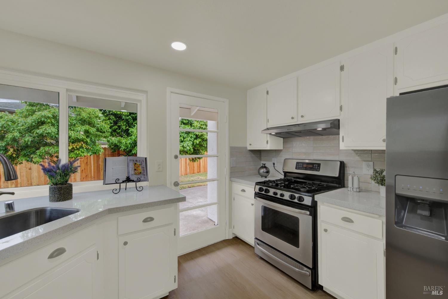 Detail Gallery Image 22 of 64 For 413 Violet Ct, Fairfield,  CA 94533 - 4 Beds | 2 Baths