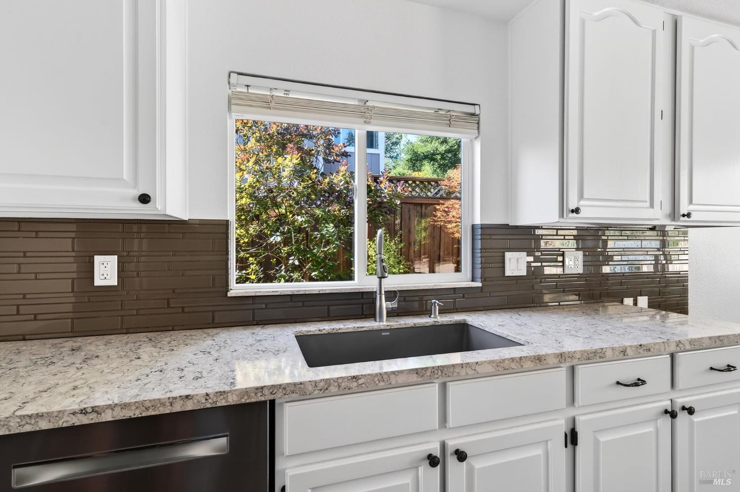 Detail Gallery Image 10 of 41 For 3336 Brittany Cir, Napa,  CA 94558 - 3 Beds | 2 Baths