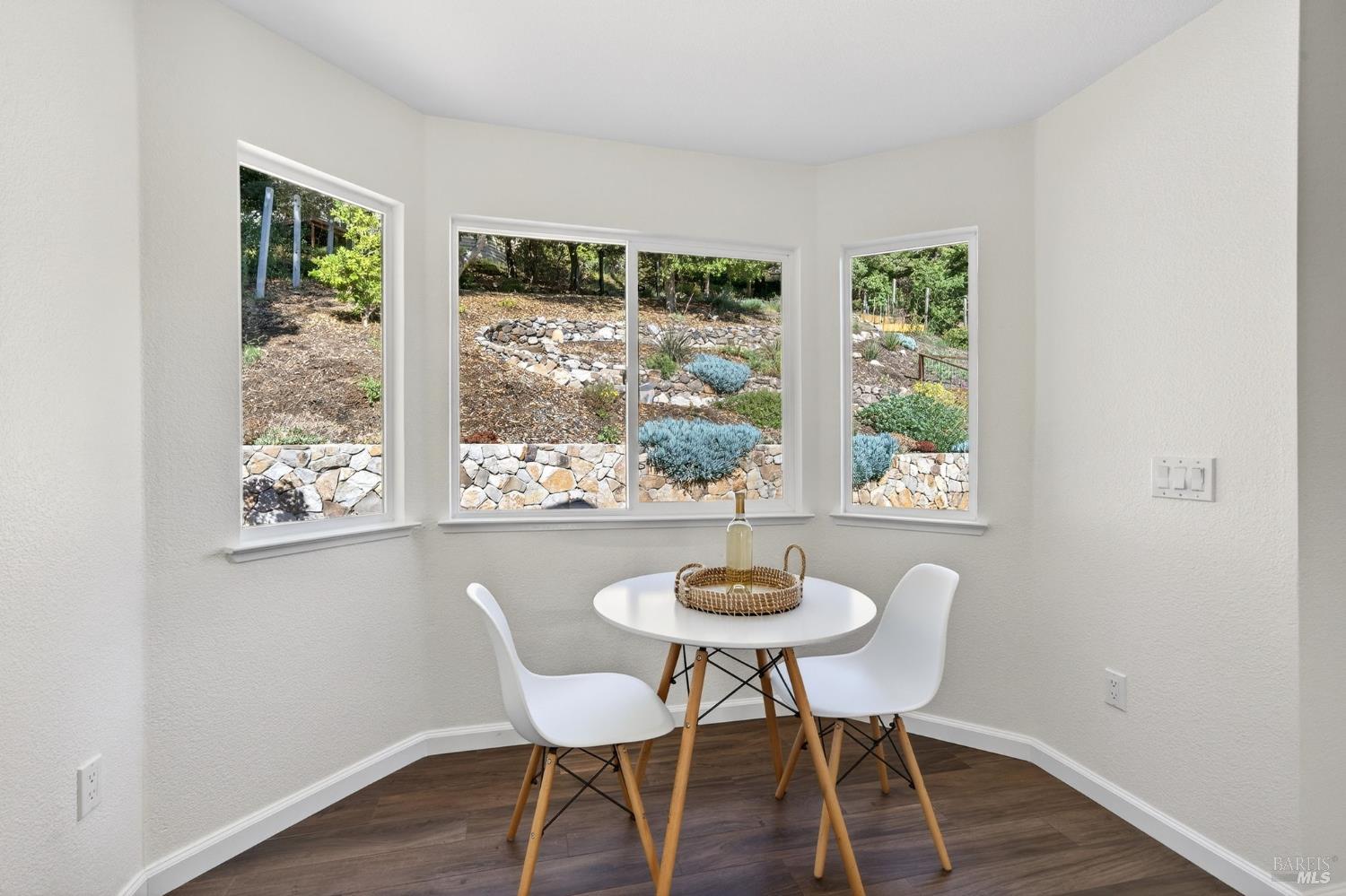 Detail Gallery Image 9 of 41 For 3336 Brittany Cir, Napa,  CA 94558 - 3 Beds | 2 Baths