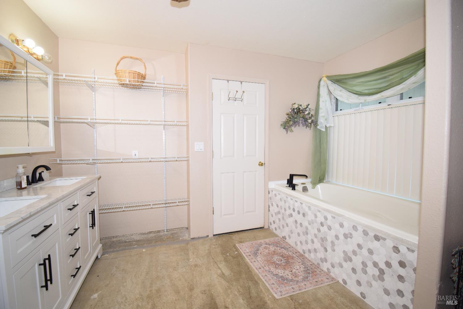 Detail Gallery Image 24 of 41 For 10180 Highway 29 Unkn, Lower Lake,  CA 95457 - 3 Beds | 2 Baths