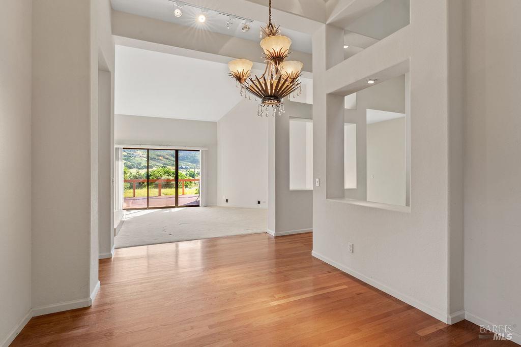 Detail Gallery Image 4 of 26 For 6271 Meadowstone Dr, Santa Rosa,  CA 95409 - 3 Beds | 2/1 Baths