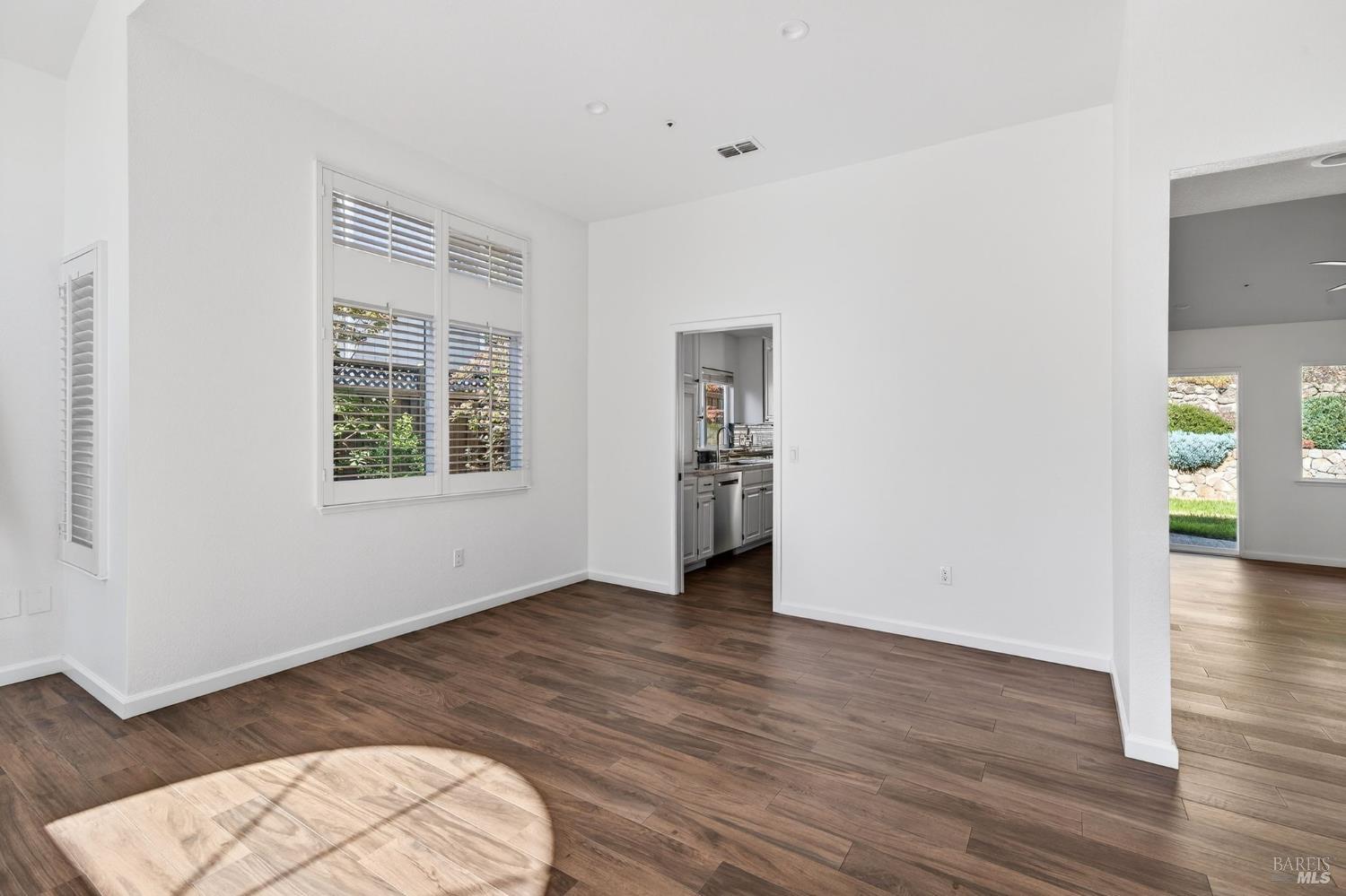 Detail Gallery Image 36 of 41 For 3336 Brittany Cir, Napa,  CA 94558 - 3 Beds | 2 Baths