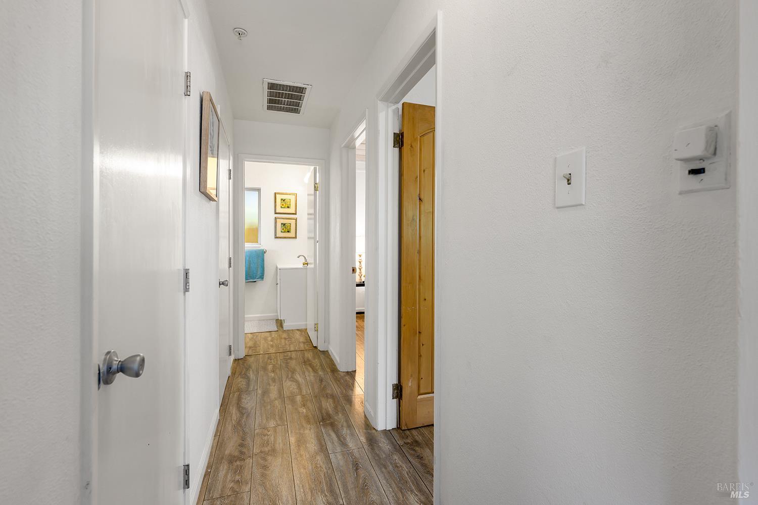 Detail Gallery Image 13 of 39 For 285 Neva St, Sebastopol,  CA 95472 - 3 Beds | 2/1 Baths