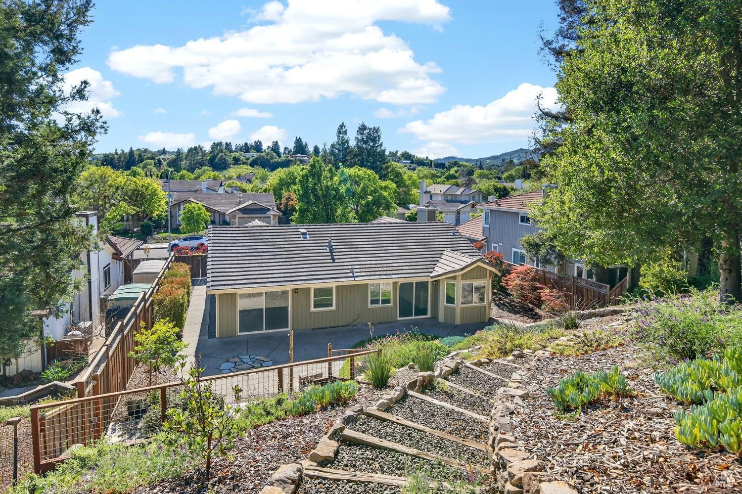 Detail Gallery Image 25 of 41 For 3336 Brittany Cir, Napa,  CA 94558 - 3 Beds | 2 Baths