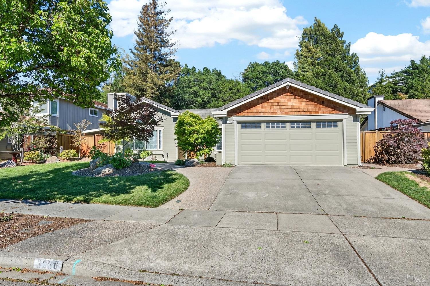 Detail Gallery Image 2 of 41 For 3336 Brittany Cir, Napa,  CA 94558 - 3 Beds | 2 Baths